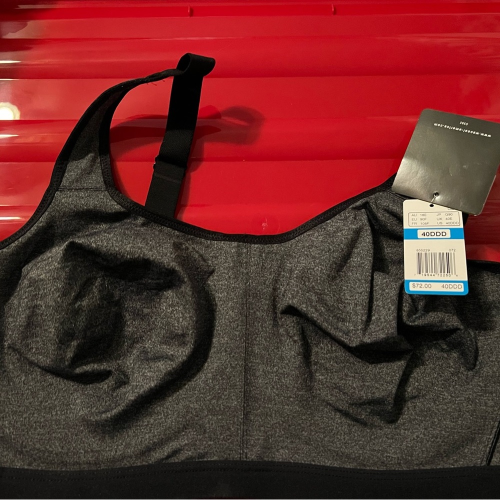 Wacoal black sports bra brand new with tags size 40 DDD.